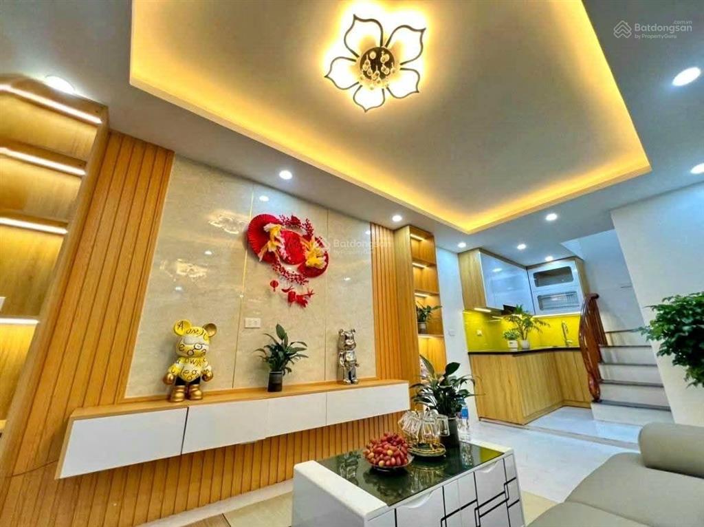 Bán nhà xuân đỉnh, 36m2 chỉ 8 tỷ, dân xây, ngõ thông, gần ô tô, nội thất vip, an sinh tuyệt vời