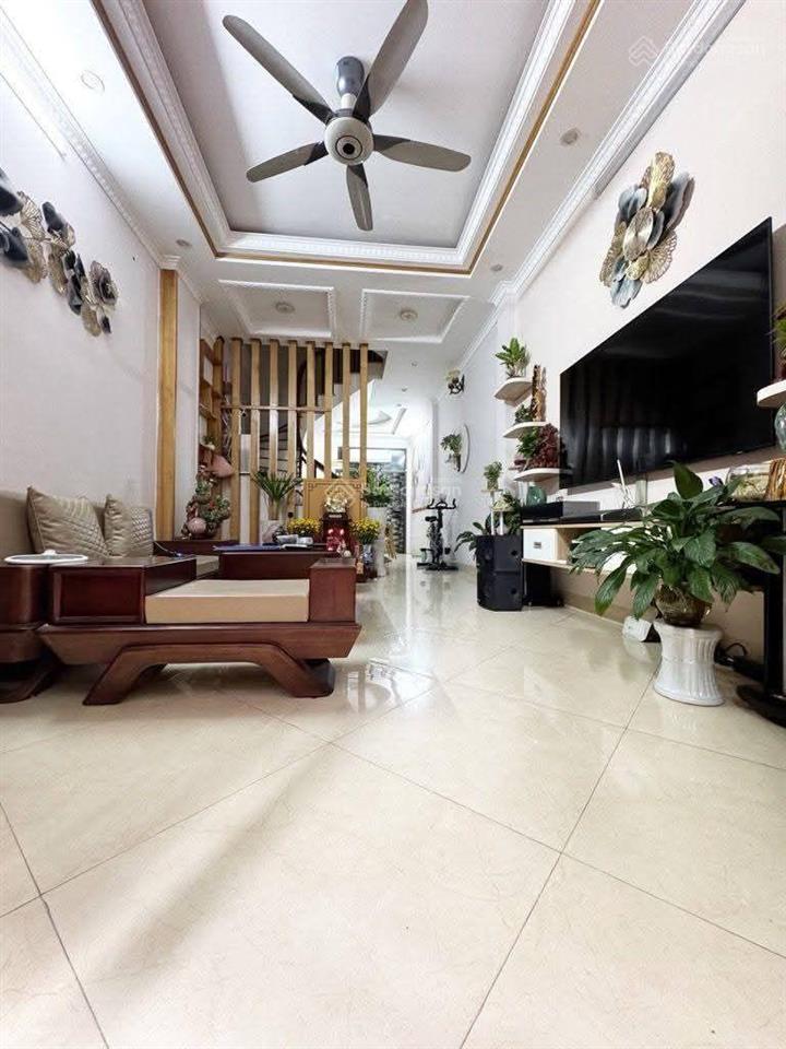 P/l cổ nhuế, sát đh mỏ, 33m2 chỉ 7 tỷ, dân xây, ngõ ô tô, gần phố, nội thất vip ở ngay, cực hiếm