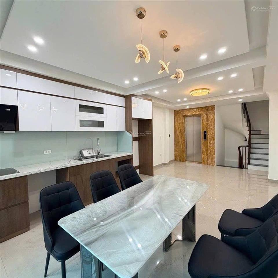 P/l xuân đỉnh, 38m2 5 tầng thang máy chỉ 8.35 tỷ, nhà mới, ngõ thông, ô tô đỗ, nội thất vip, hiếm