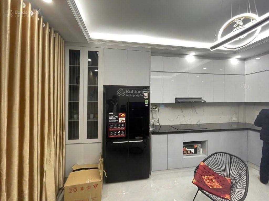 P/l gara ô tô đông ngạc, 40m2 chỉ 9.x tỷ, dân xây 4 ngủ, mặt ngõ thông, kinh doanh, gần trường, chợ