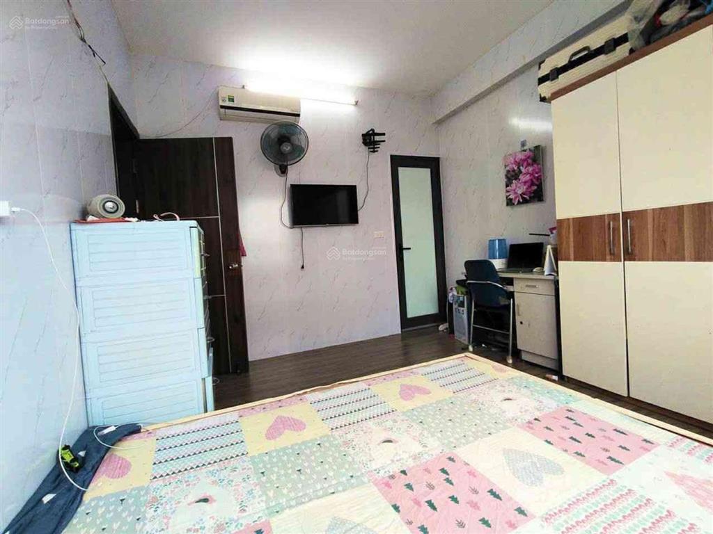 Bán gấp, ch c2 xuân đỉnh, 62m2 chỉ 5,4 tỷ, tầng cao, lô góc 3 thoáng, view công viên, nội thất vip