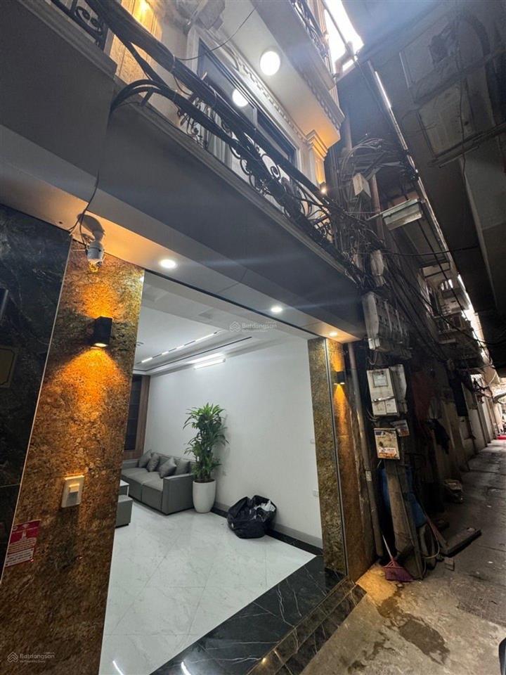 Bán gấp, nhà hiếm xuân đỉnh, 35m2 chỉ 8,x tỷ, dân xây, ngõ thông, ô tô, thang máy, full nội thất