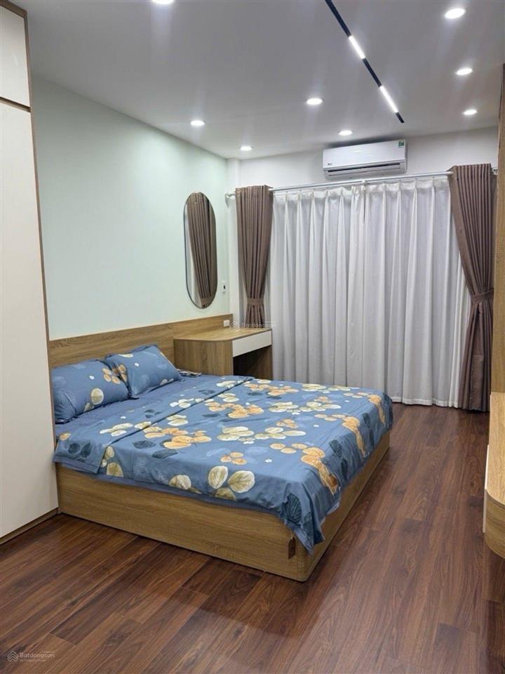 Bán gấp, nhà hiếm xuân đỉnh, 35m2 chỉ 8,x tỷ, dân xây, ngõ thông, ô tô, thang máy, full nội thất