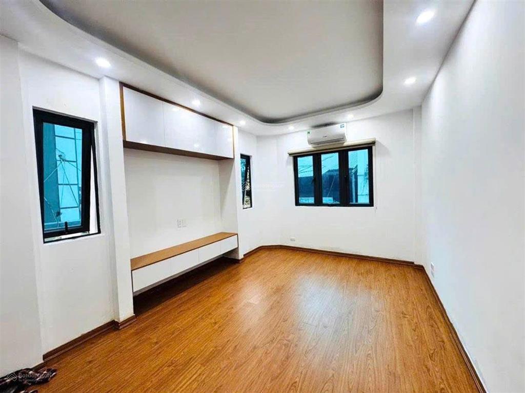 P/l ô tô tránh xuân đỉnh, 30m2 chỉ 8.x tỷ, dân xây, ngõ thông, kinh doanh, lô góc, full nội thất