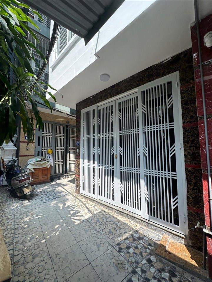 Hiếm nhất phân khúc, nhà xuân la, 38m2 hơn 9,x tỷ, dân xây, ô tô đỗ, lô góc thoáng, full nội thất