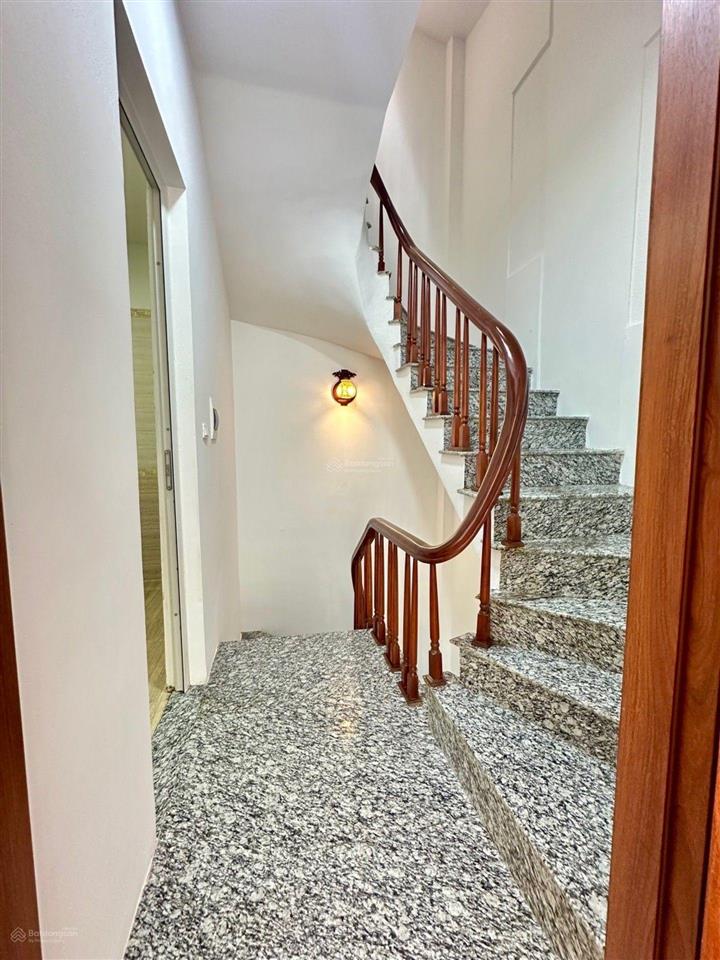 Hiếm nhất phân khúc, nhà xuân la, 38m2 hơn 9,x tỷ, dân xây, ô tô đỗ, lô góc thoáng, full nội thất