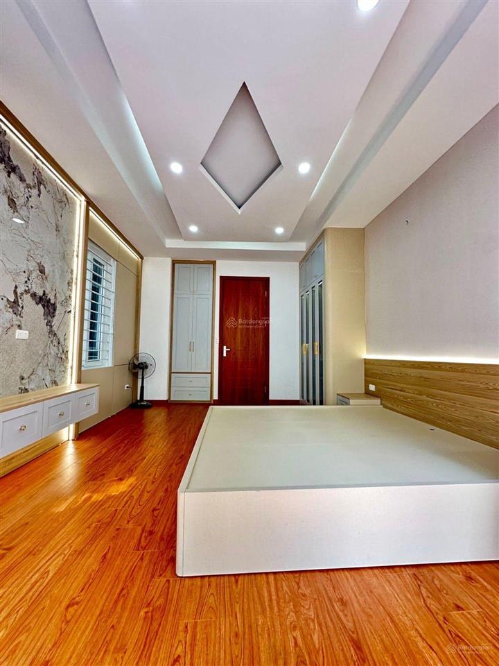 Hiếm nhất phân khúc, nhà xuân la, 38m2 hơn 9,x tỷ, dân xây, ô tô đỗ, lô góc thoáng, full nội thất