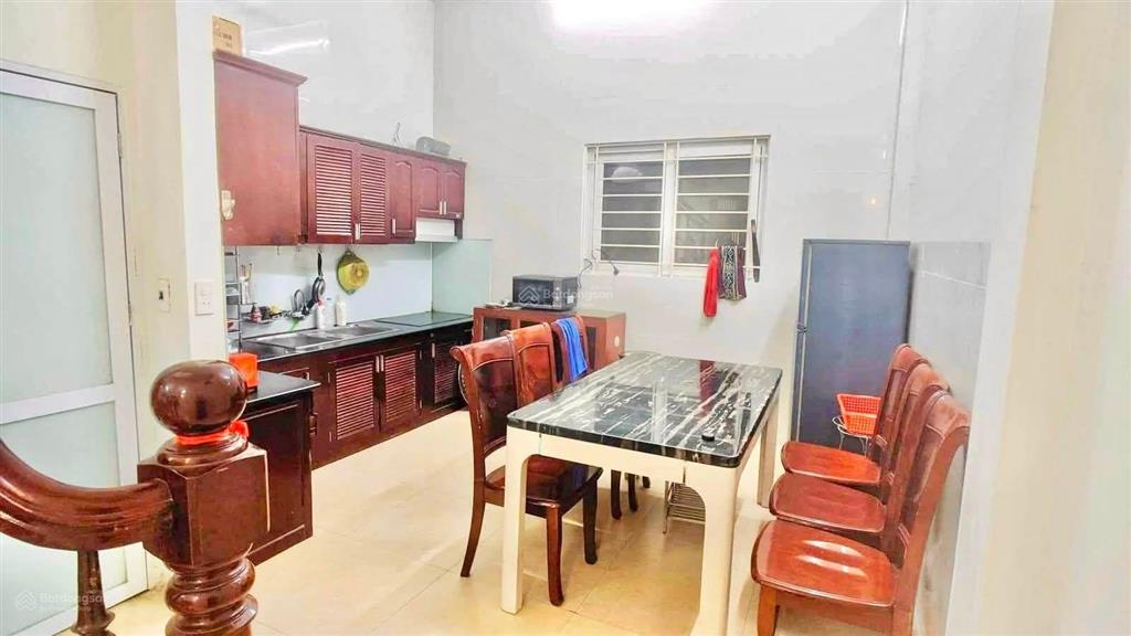 P/l đông ngạc, 40m2 4 tầng 4 ngủ hơn 8 tỷ, mặt ngõ thông, ô tô tránh, kinh doanh, tiềm năng, hiếm