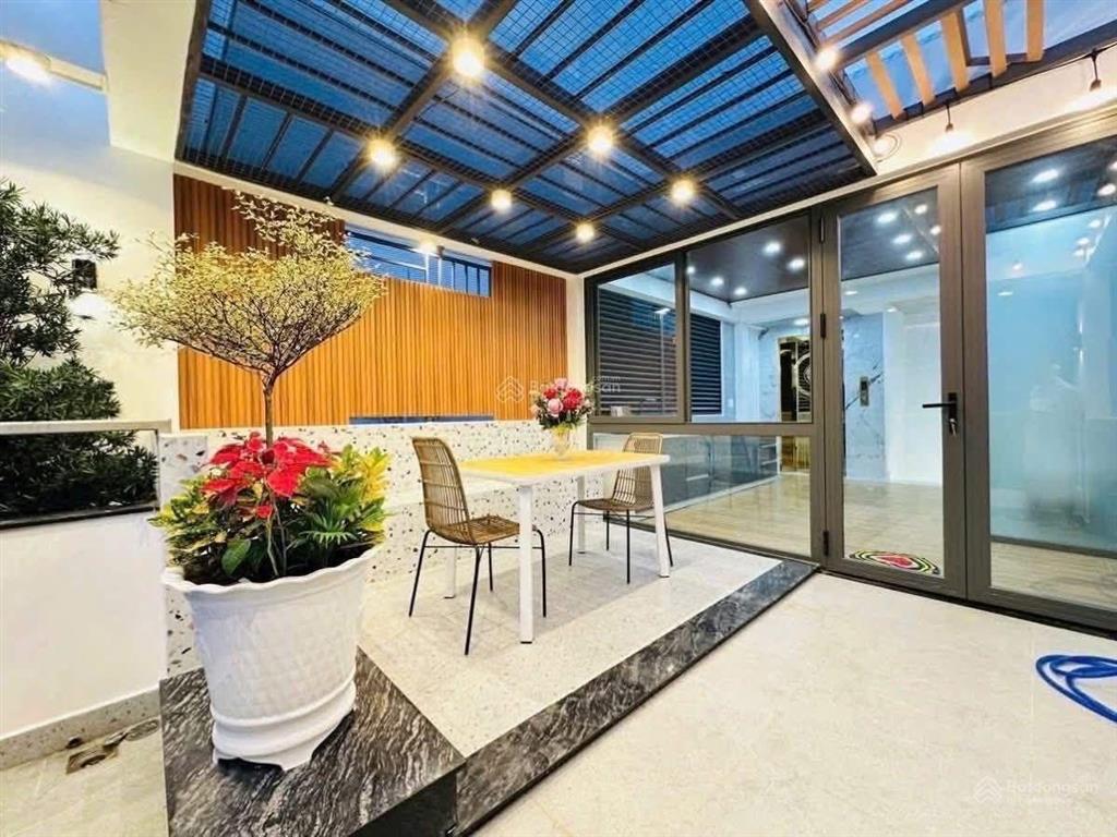 Phố đỗ nhuận, sát cv hoà bình, 40m2 hơn 12 tỷ, dân xây, ô tô, thang máy, lô góc, full nội thất vip