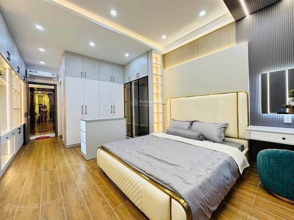 Phố đỗ nhuận, sát cv hoà bình, 40m2 hơn 12 tỷ, dân xây, ô tô, thang máy, lô góc, full nội thất vip