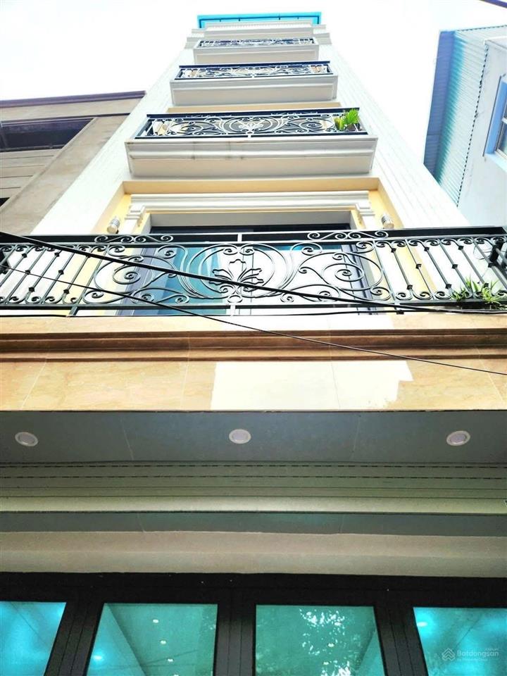 Phố đỗ nhuận, sát cv hoà bình, 40m2 hơn 12 tỷ, dân xây, ô tô, thang máy, lô góc, full nội thất vip