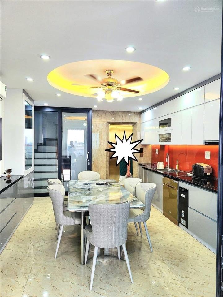 Phố đỗ nhuận, sát cv hoà bình, 40m2 hơn 12 tỷ, dân xây, ô tô, thang máy, lô góc, full nội thất vip