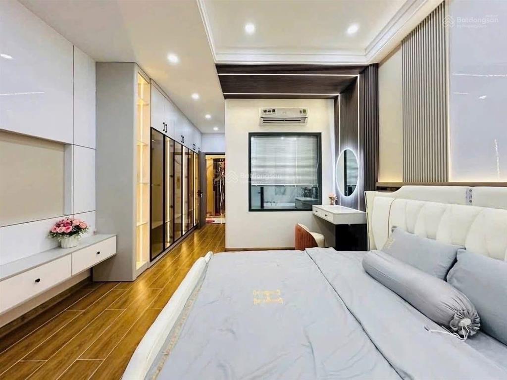 Phố đỗ nhuận, sát cv hoà bình, 40m2 hơn 12 tỷ, dân xây, ô tô, thang máy, lô góc, full nội thất vip