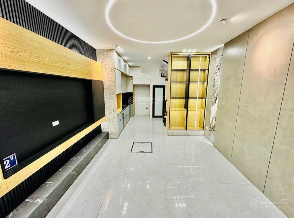 P/lô xuân la, gần hồ tây, 40m2 hơn 9 tỷ, dân xây, ngõ thông, ô tô, sát phố, full nội thất, hiếm