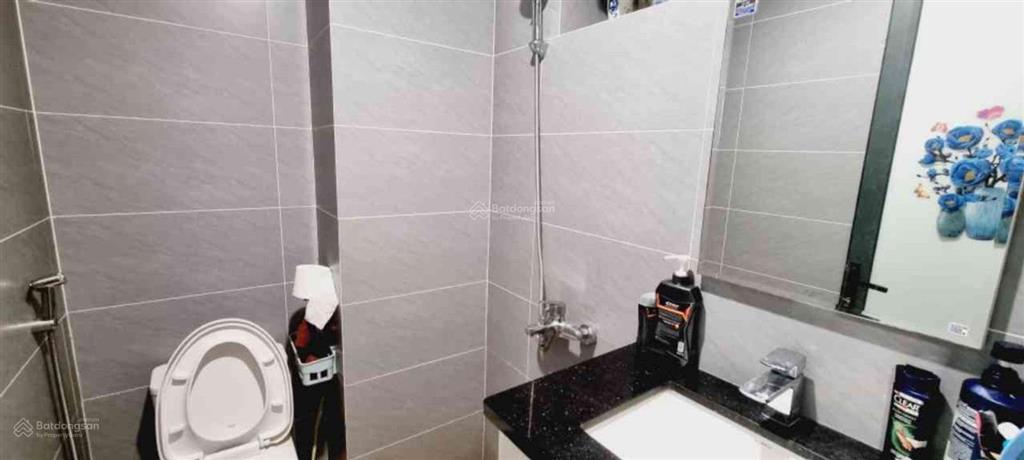 Bán gấp ch kđt resco, 56m2 2pn hơn 4 tỷ, tầng vip, lô góc thoáng, full nội thất, sát cv hoà bình