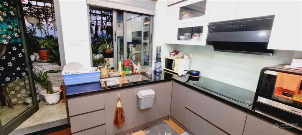 Bán gấp ch kđt resco, 56m2 2pn hơn 4 tỷ, tầng vip, lô góc thoáng, full nội thất, sát cv hoà bình