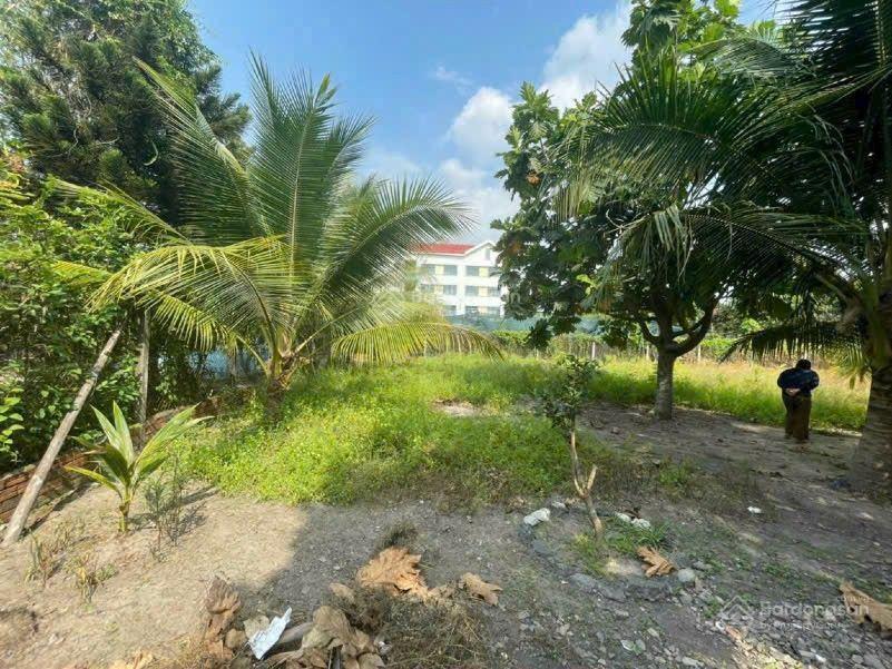 Đất 2.242 m có odt 200m và nhà cấp 4 vị trí đẹp, ngay trung tâm thị trấn củ chi.tp.hcm