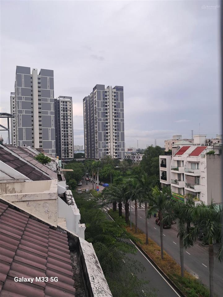 Cho thuê nhà 6x20m có thang máy mặt tiền n2 the season lái thiêu, tp. hcm