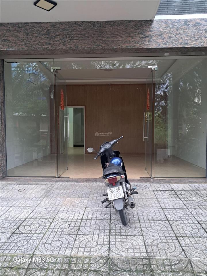 Cho thuê nhà 6x20m có thang máy mặt tiền n2 the season lái thiêu, tp. hcm