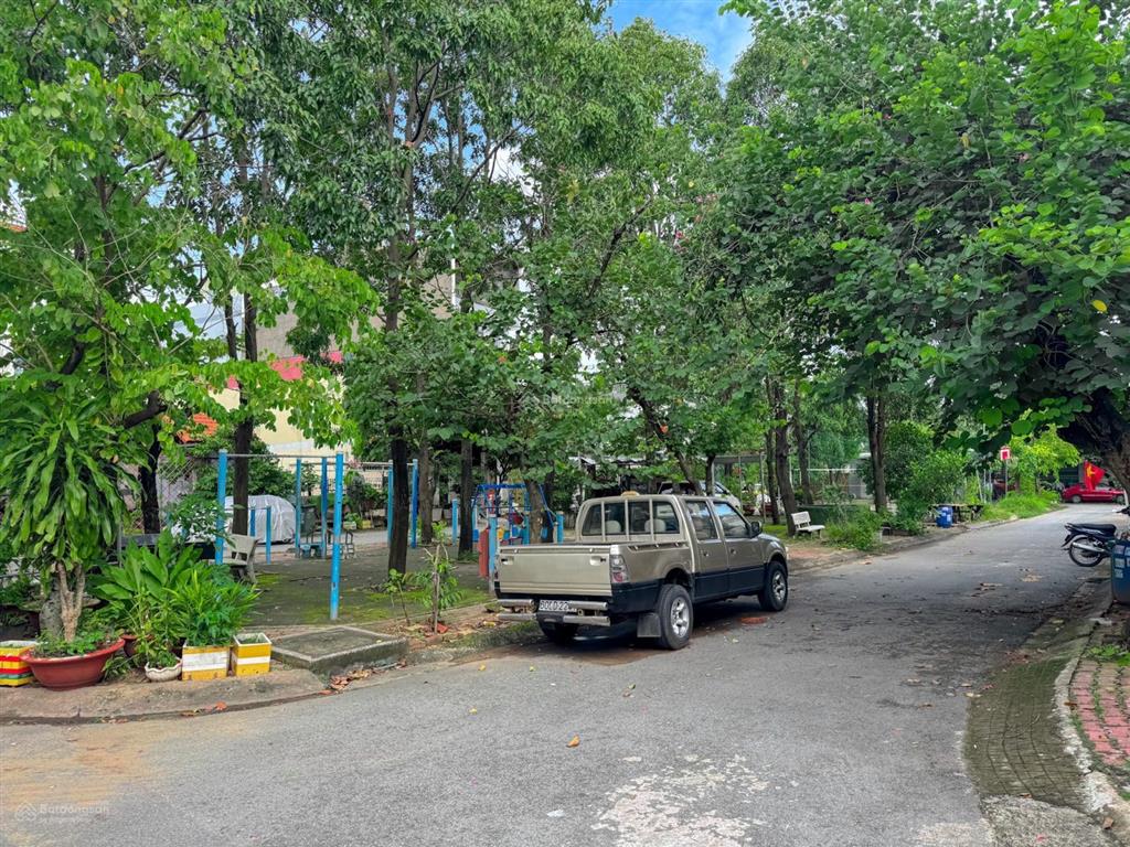 Đất biệt thự 220m2(10x20) full thổ cư đường trước nhà rộng 6m + vỉa hè 2m sổ riêng giá 38tr/m2
