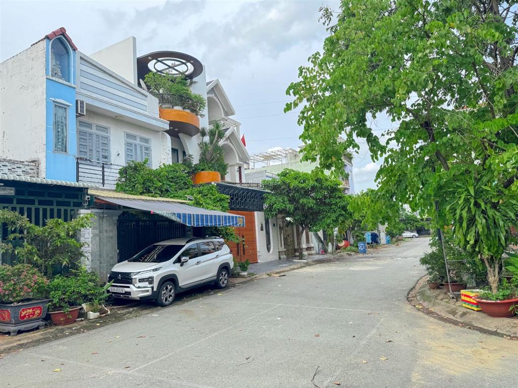 Đất nhà phố kdc vĩnh phú 1, diện tích 138m2 (6x23) hướng đông bắc, kế bên công viên