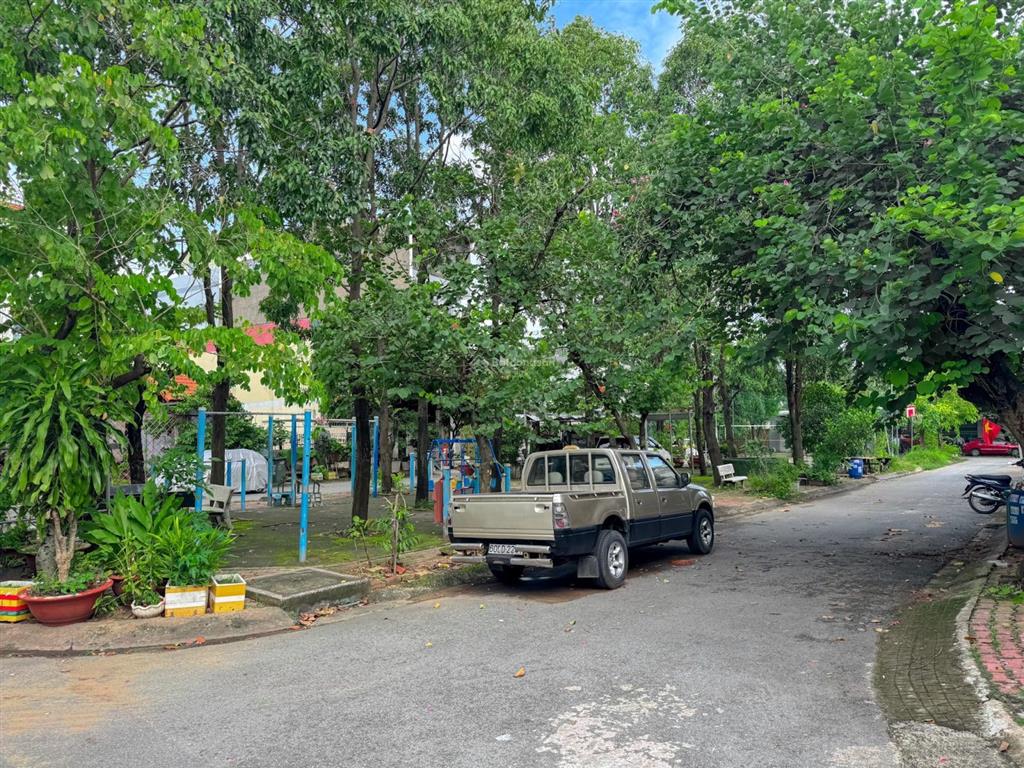 Đất nhà phố kdc vĩnh phú 1, diện tích 138m2 (6x23) hướng đông bắc, kế bên công viên