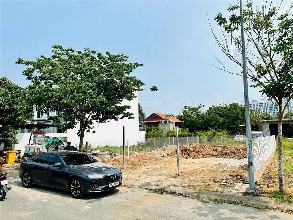Bán gấp 130m2 (6x21..5)  khu biệt thự và nhà phố ven sông sài gòn  sổ hồng riêng  giá 6ty95