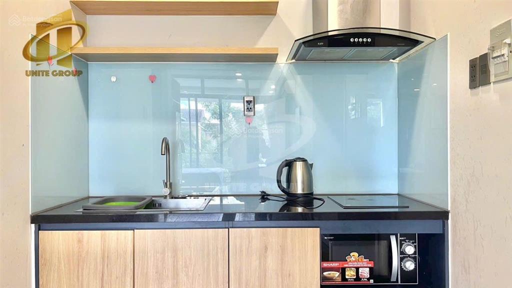 Cho thuê căn hộ 1pn ban công 45m2 bình thạnh gần ngã tư hàng xanh, metro giáp q1, q2