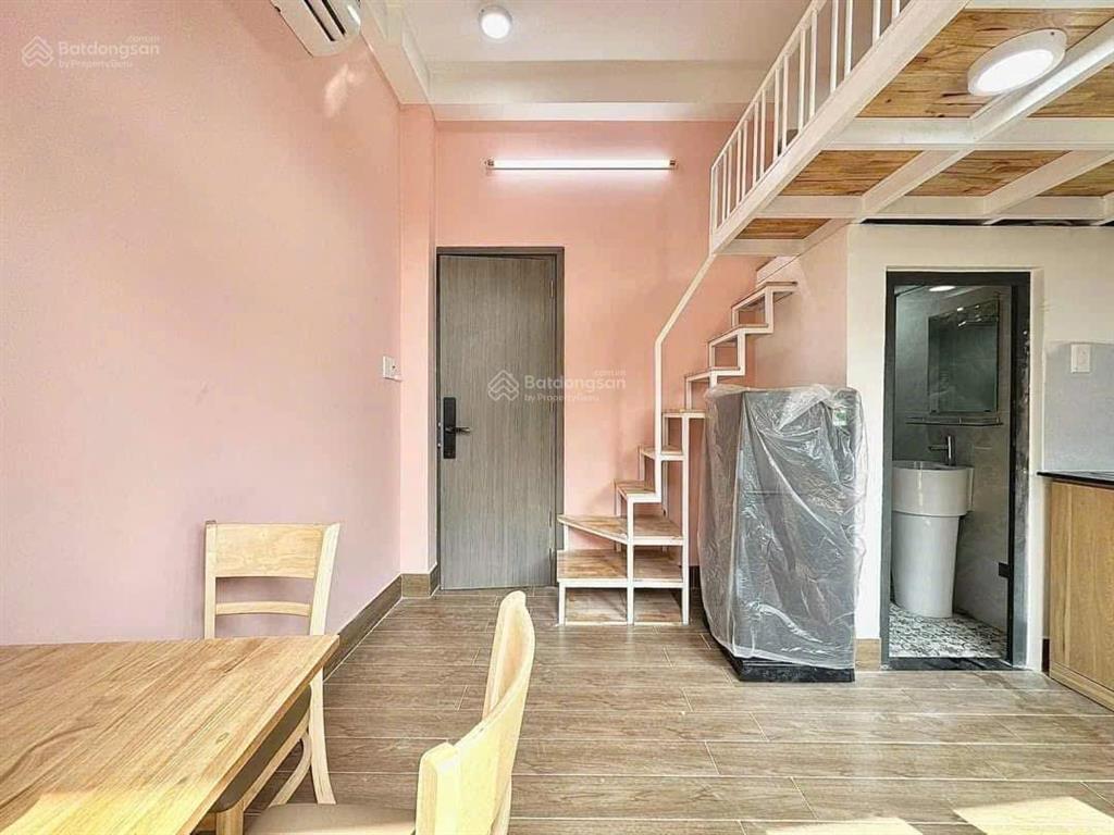 Cho thuê phòng có gác, ban công, máy giặt riêng, tone siêu xinh, gần ngã tư hàng xanh