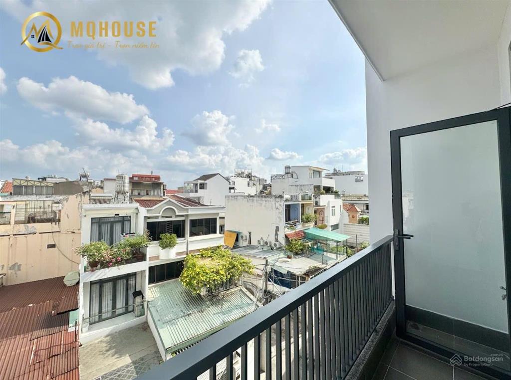 Cho thuê căn hộ ban công tone gỗ bình thạnh gần chợ bà chiểu