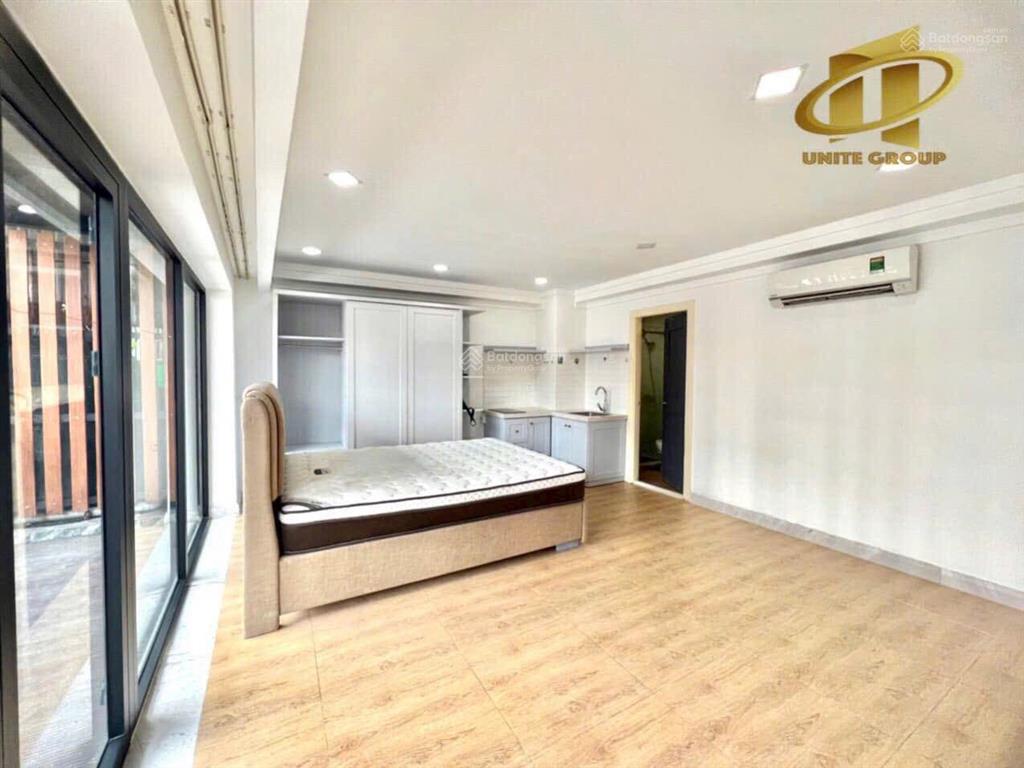 Cho thuê căn hộ ban công siêu thoáng gần ngã tư hàng xanh, giáp q1, q3