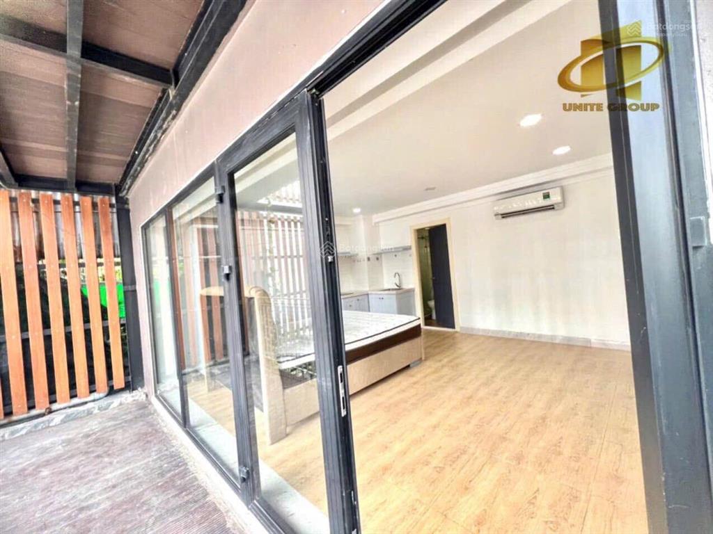 Cho thuê căn hộ ban công siêu thoáng gần ngã tư hàng xanh, giáp q1, q3