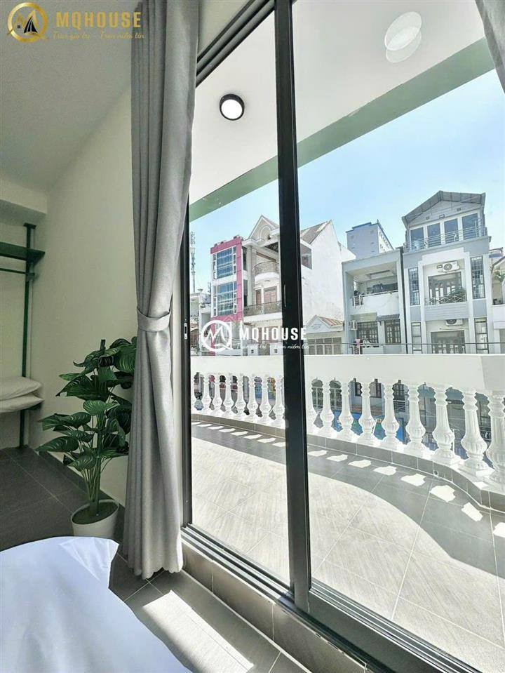 Căn hộ ban công rộng bình thạnh gần ngã tư hàng xanhfull nội thất