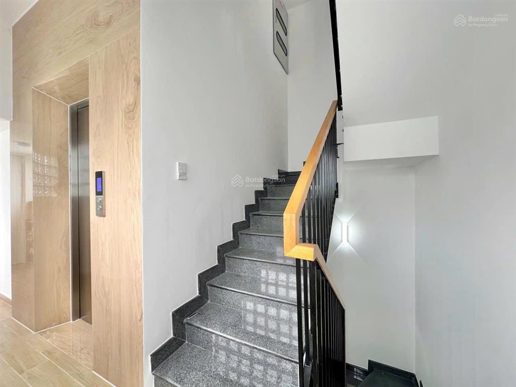 Căn hộ duplex ban công full nội thất, phù hợp 23 người, ngay đại học wsu quận 1