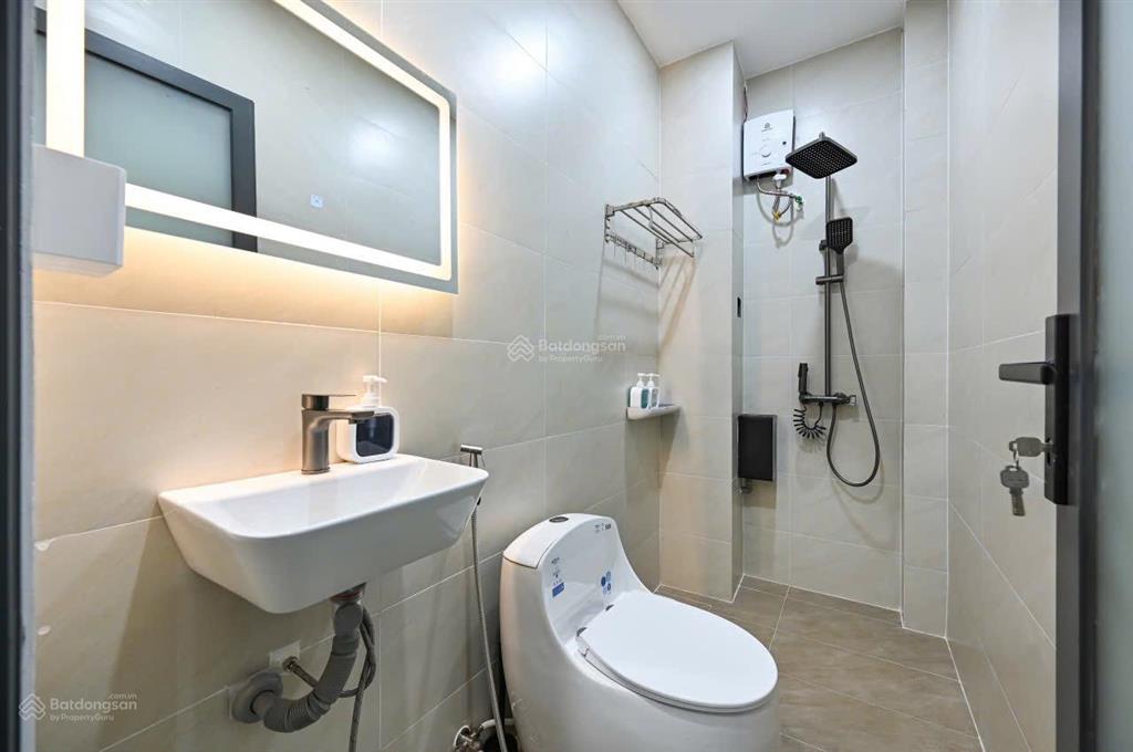 Cho thuê căn hộ studio cửa sổ full nội thất máy giặt sấy riêng ngay mặt tiền trần hưng đạo quận 1
