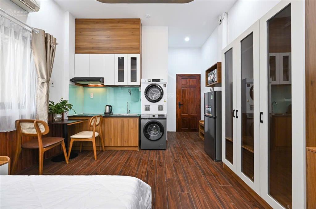 Cho thuê căn hộ studio cửa sổ full nội thất máy giặt sấy riêng ngay mặt tiền trần hưng đạo quận 1