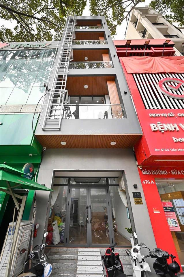 Cho thuê căn hộ studio cửa sổ full nội thất máy giặt sấy riêng ngay mặt tiền trần hưng đạo quận 1