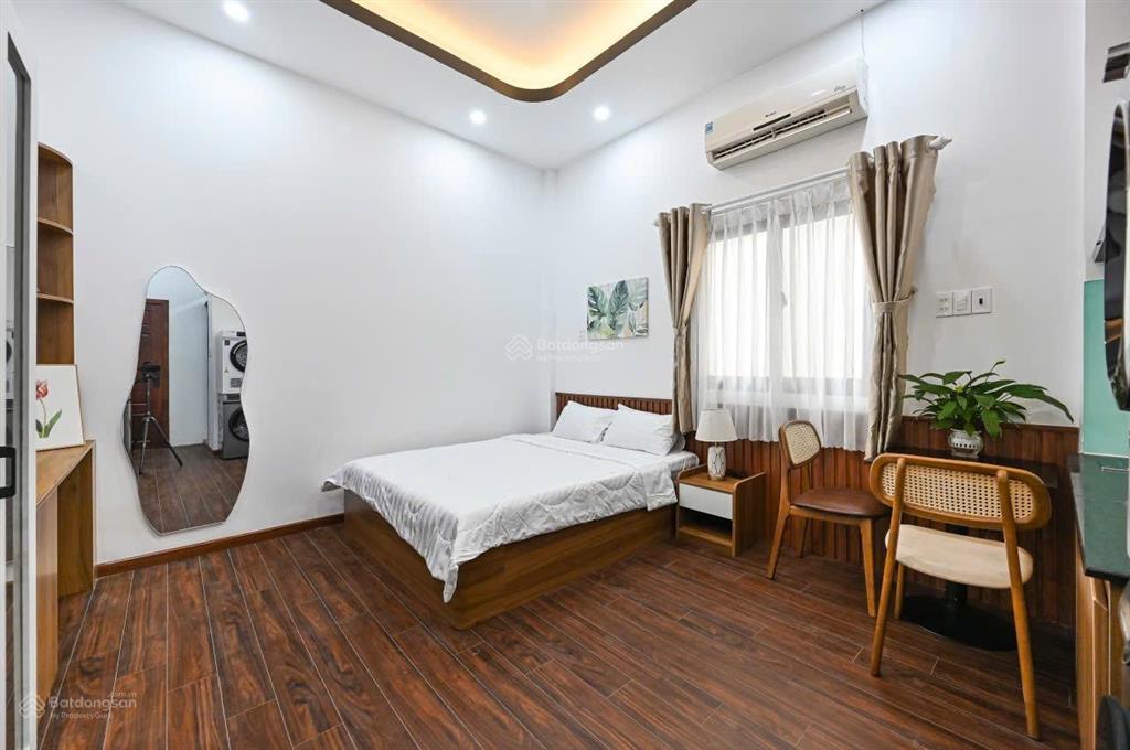 Cho thuê căn hộ studio cửa sổ full nội thất máy giặt sấy riêng ngay mặt tiền trần hưng đạo quận 1