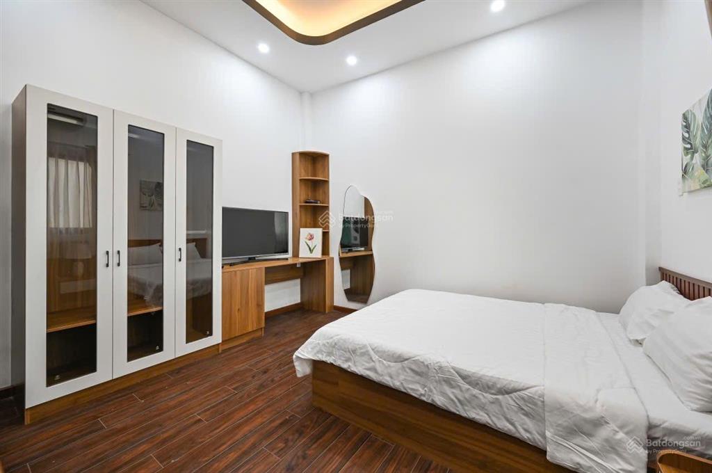 Cho thuê căn hộ studio cửa sổ full nội thất máy giặt sấy riêng ngay mặt tiền trần hưng đạo quận 1
