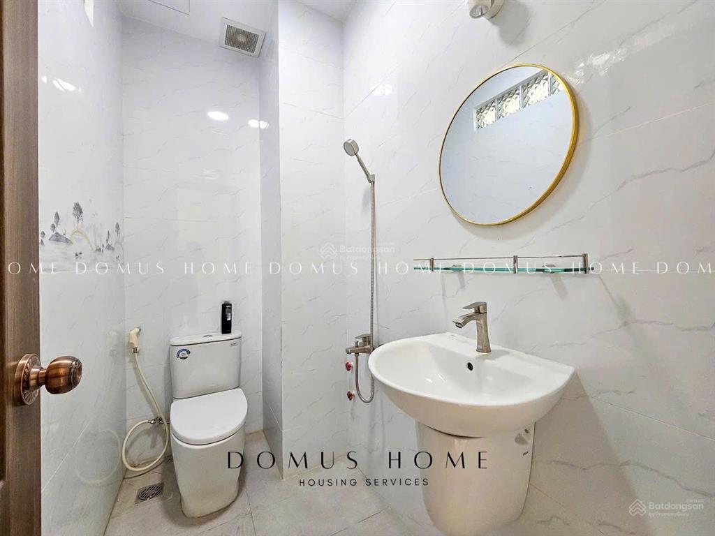 Cho thuê phòng 30m2 ban công đường nguyễn văn thương q. bt sát đh hutech, uef, hiu. l/h 0772 982 ***