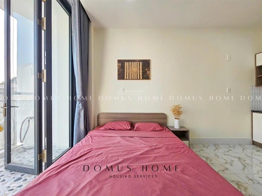 Cho thuê phòng 30m2 ban công đường nguyễn văn thương q. bt sát đh hutech, uef, hiu. l/h 0772 982 ***