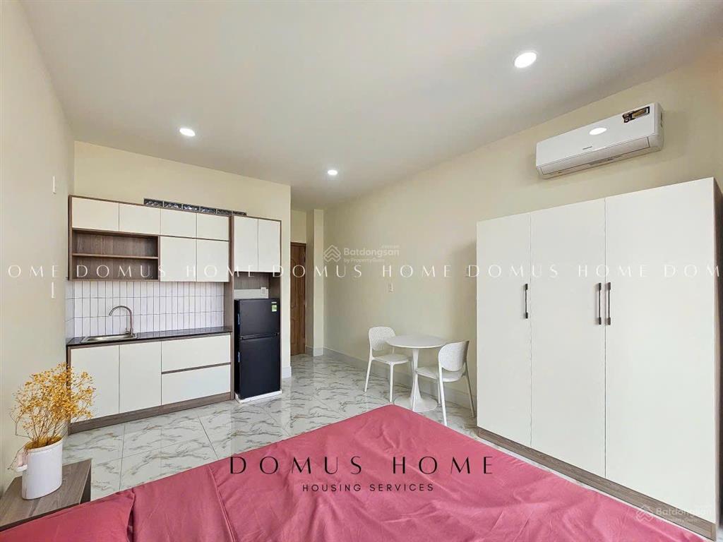 Cho thuê phòng 30m2 ban công đường nguyễn văn thương q. bt sát đh hutech, uef, hiu. l/h 0772 982 ***