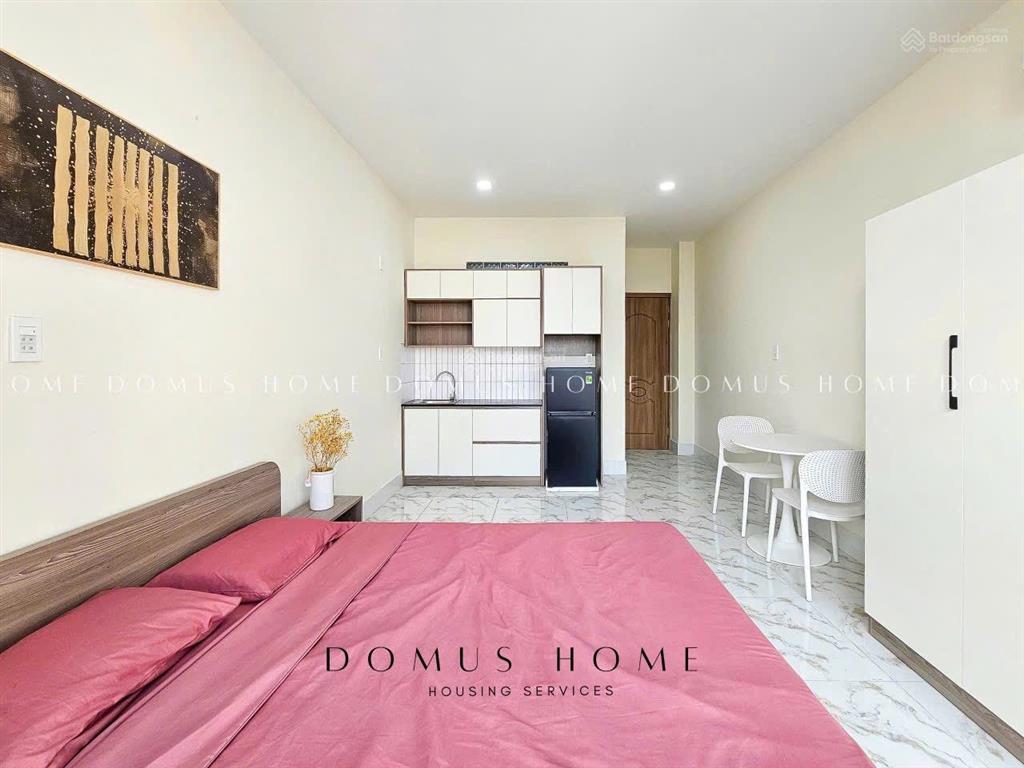 Cho thuê phòng 30m2 ban công đường nguyễn văn thương q. bt sát đh hutech, uef, hiu. l/h 0772 982 ***