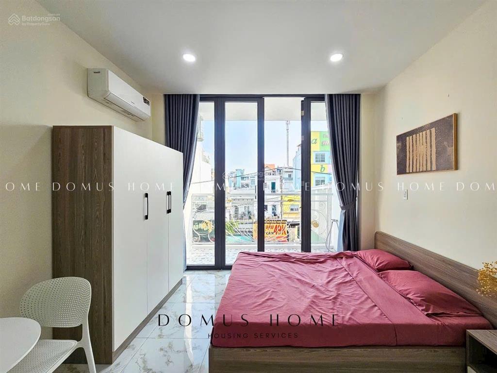 Cho thuê phòng 30m2 ban công đường nguyễn văn thương q. bt sát đh hutech, uef, hiu. l/h 0772 982 ***