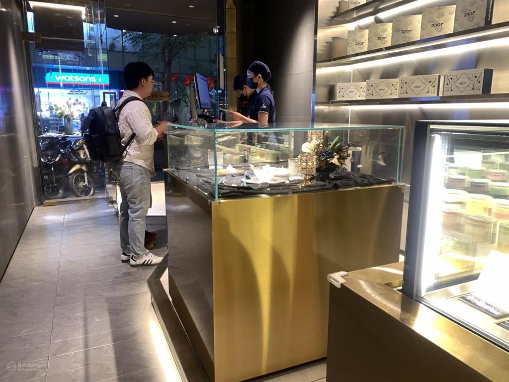 Nhà mặt tiền đường nguyễn huệ phố đi bộ dt 90m2 ngang 4.5m, 4 lầu, cho thuê 3 tỷ/năm, giá 99 tỷ