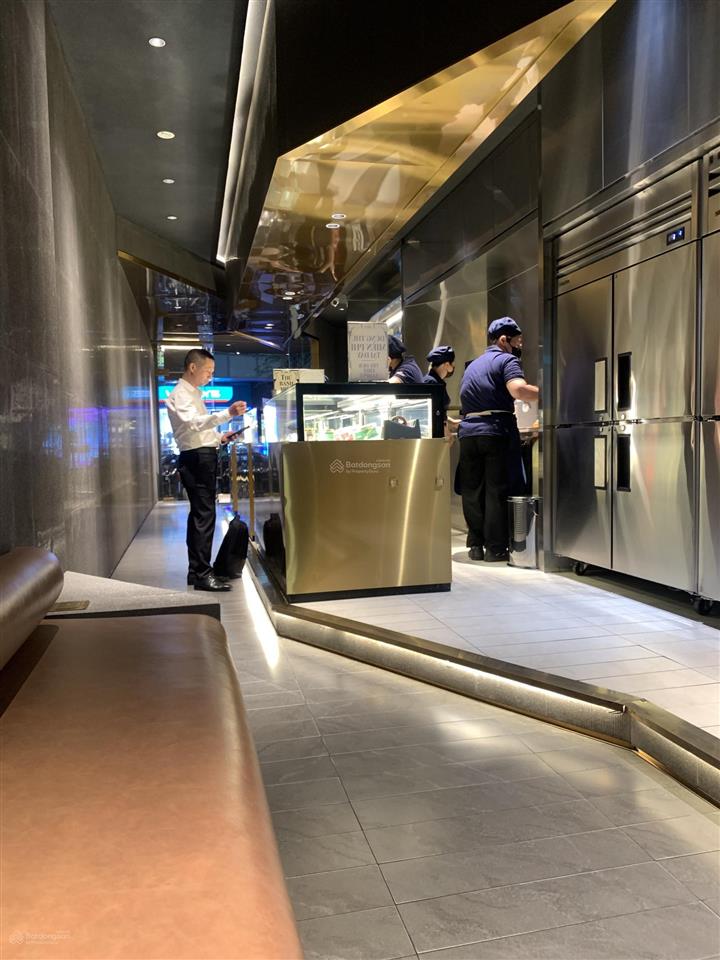 Nhà mặt tiền đường nguyễn huệ phố đi bộ dt 90m2 ngang 4.5m, 4 lầu, cho thuê 3 tỷ/năm, giá 99 tỷ