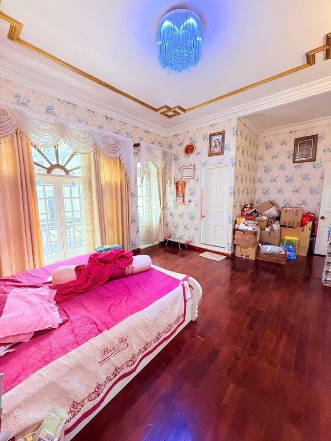 Biệt thự đẹp trần quốc thảo quận 3 dt 222m2 ngang 12m, 4 lầu + hầm, shr, ở & office kd chỉ 75 tỷ