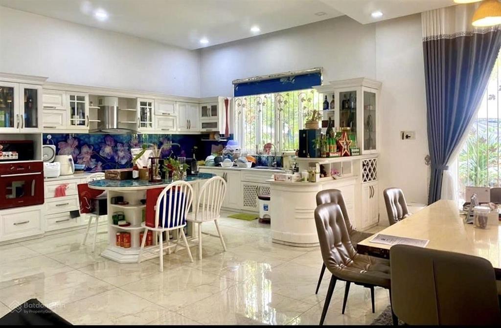 Diện tích rộng rãi 130m2 bề ngang 10m kỳ đồng quận 3, hxh thông kinh doanh & ở, shr, chỉ 28 tỷ