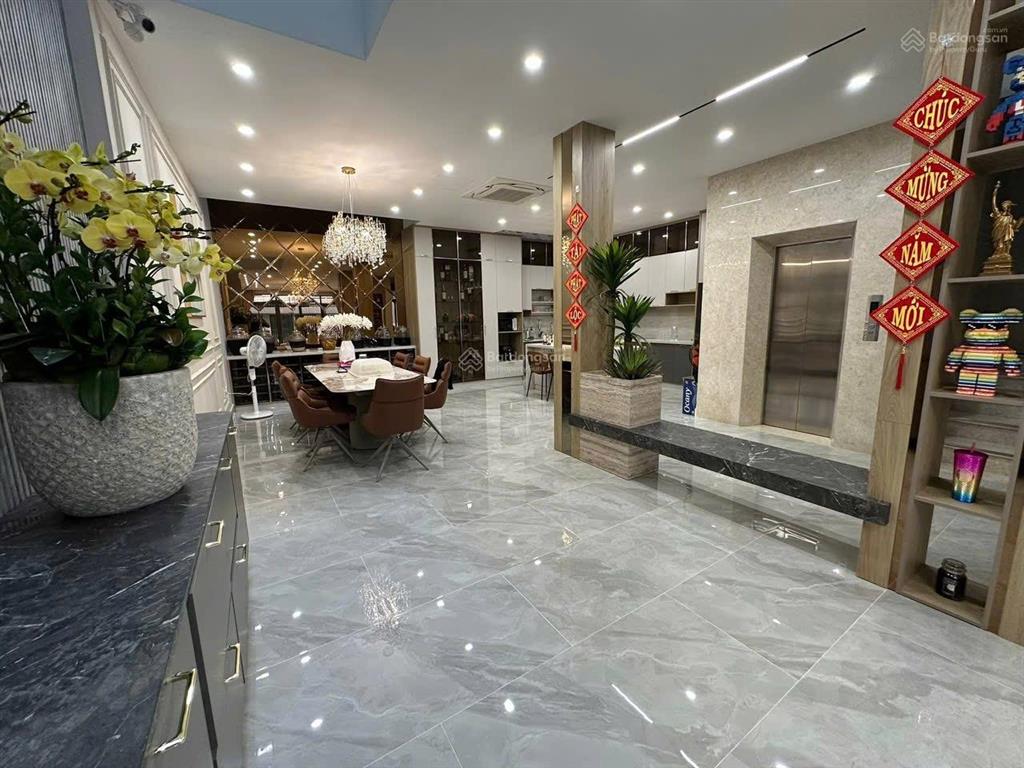 Villa hiếm, đẹp xe hơi 101 nguyễn chí thanh phù hợp y bác sỹ, 4 lầu, ngang 8m, dt 150m2, chỉ 45 tỷ