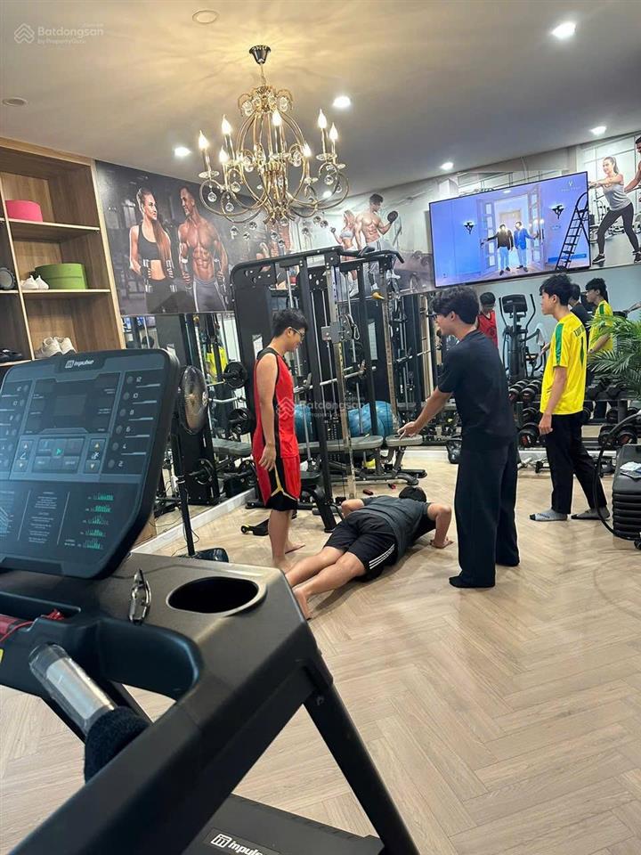 Villa hiếm, đẹp xe hơi 101 nguyễn chí thanh phù hợp y bác sỹ, 4 lầu, ngang 8m, dt 150m2, chỉ 45 tỷ